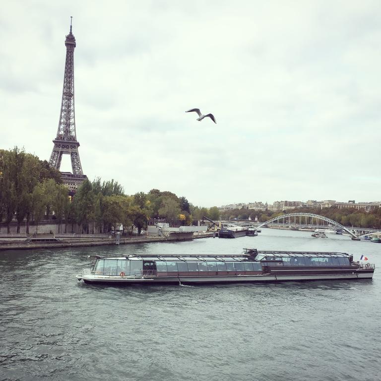 Eiffel Tower Champs De Mars Lägenhet Paris Exteriör bild