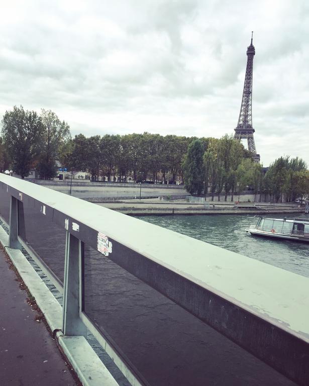 Eiffel Tower Champs De Mars Lägenhet Paris Exteriör bild