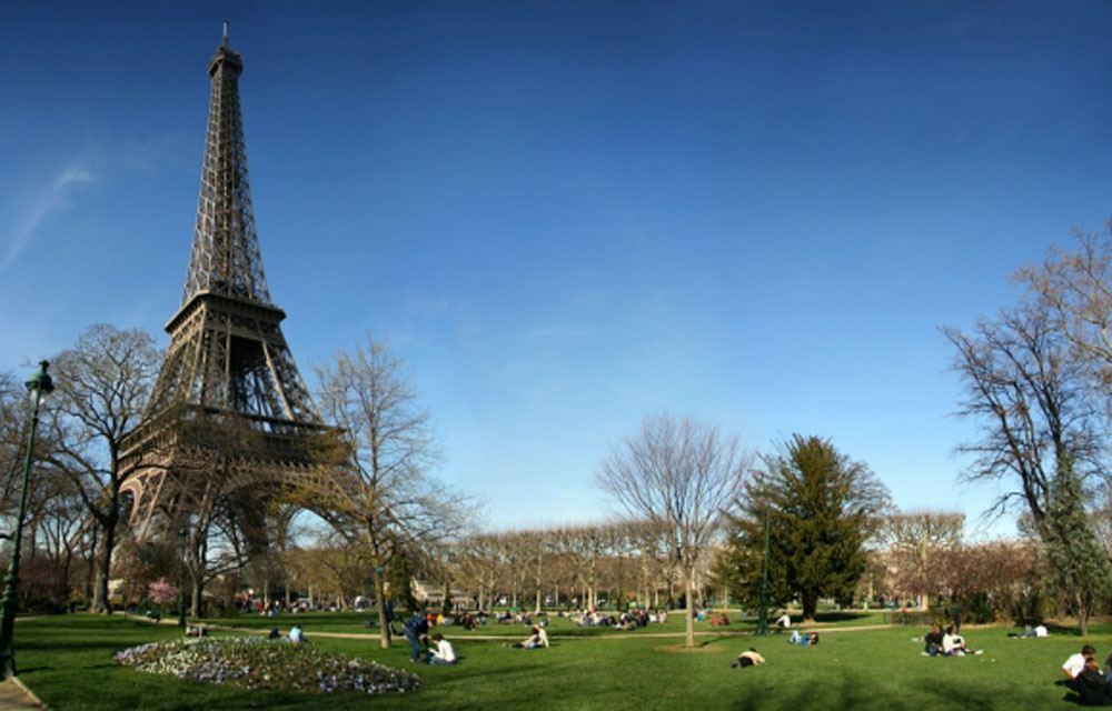 Eiffel Tower Champs De Mars Lägenhet Paris Exteriör bild